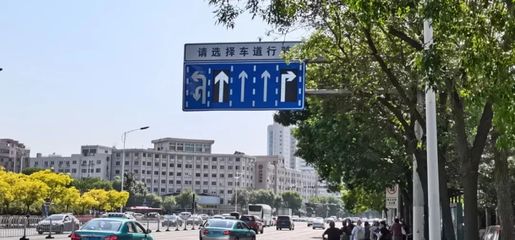 雙可變車道如何通行？電子顯示屏是關鍵指南